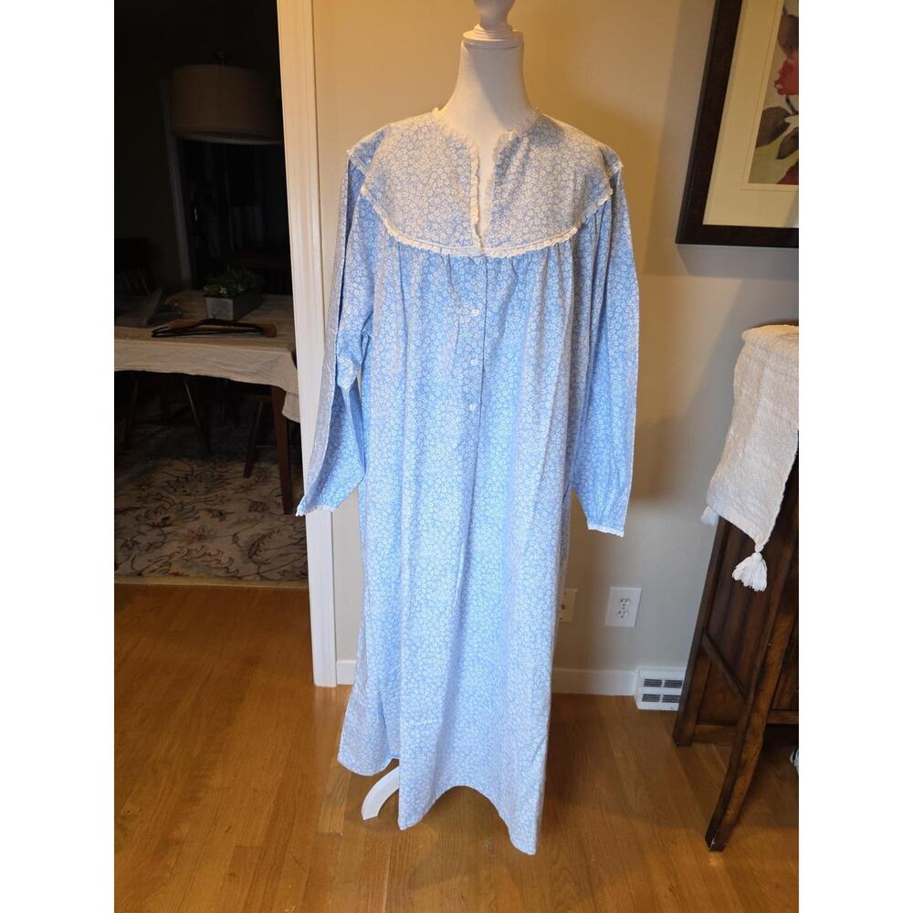 Lanz of Salzburg NWOT 2X Blue Floral Cotton Flannel Nightgown Heart Buttons - Picture 2 of 12
